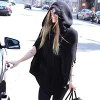 Avril Lavigne after getting her nails done at a salon | Picture 89929